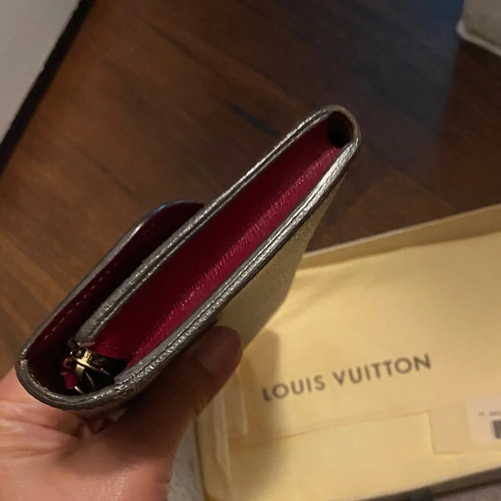 Louis Vuitton Emelie Monogram Wallet 💕 - Picture 7 of 8